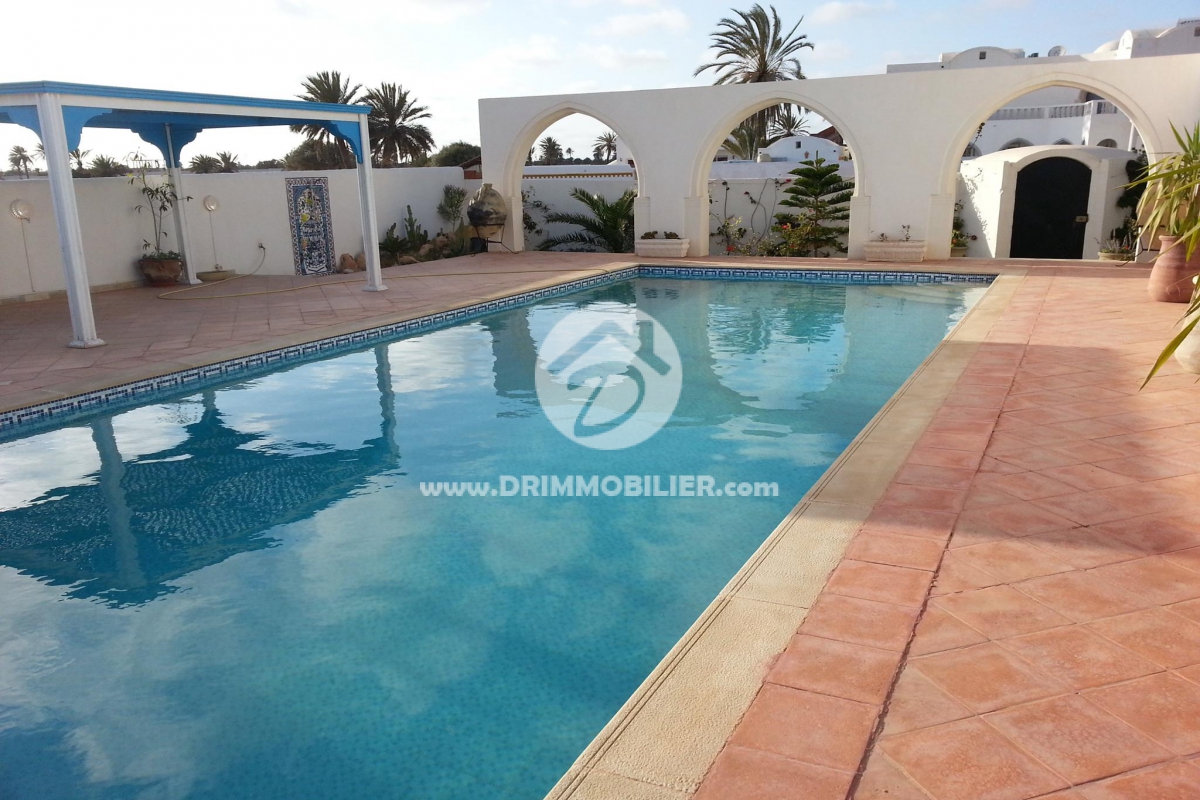 L 122 -                            Vente
                           Villa avec piscine Djerba
